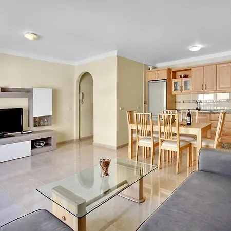 5 Seconds Beach Apartment *